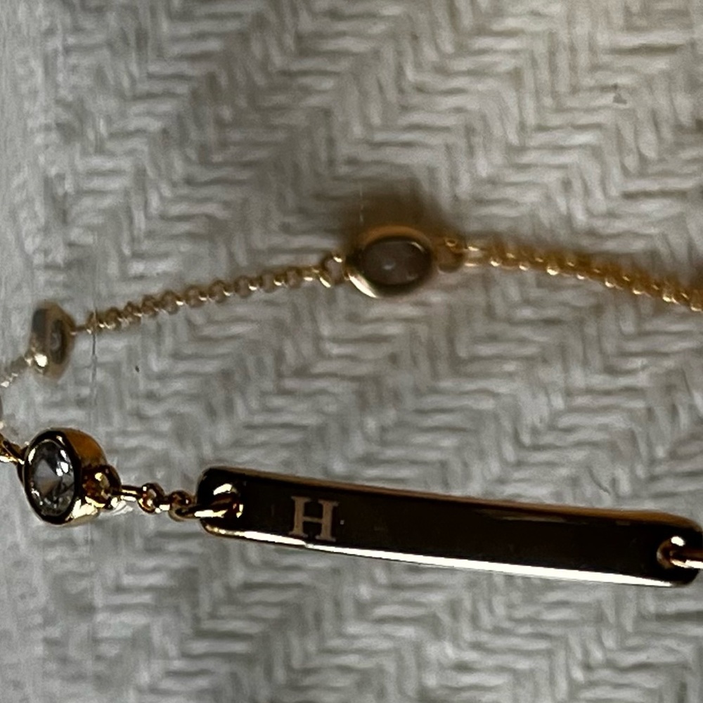 Gold 'H' Anklet - Picture 5 of 6